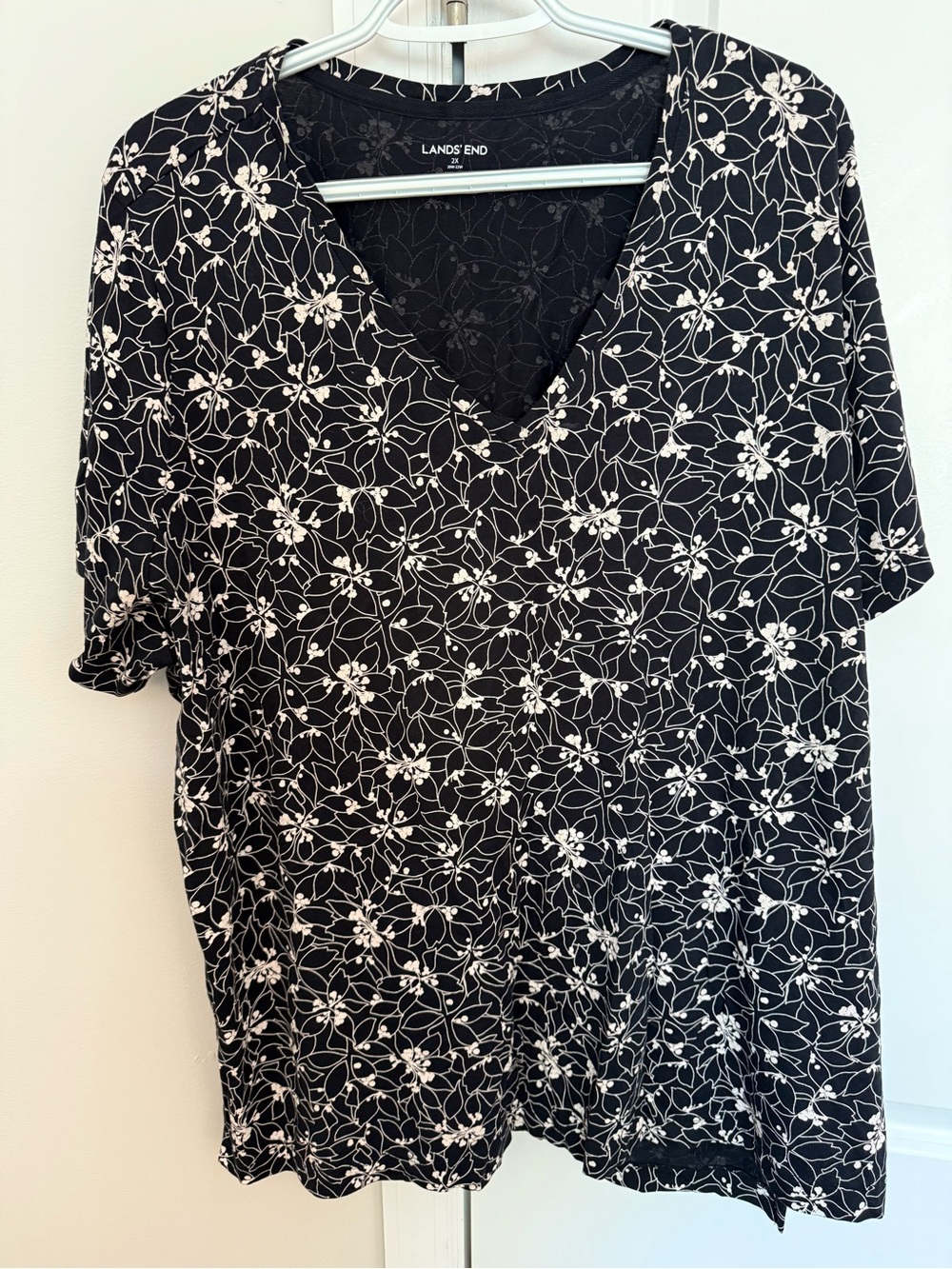 Lands' End Black Floral V-Neck Short Sleeve Top